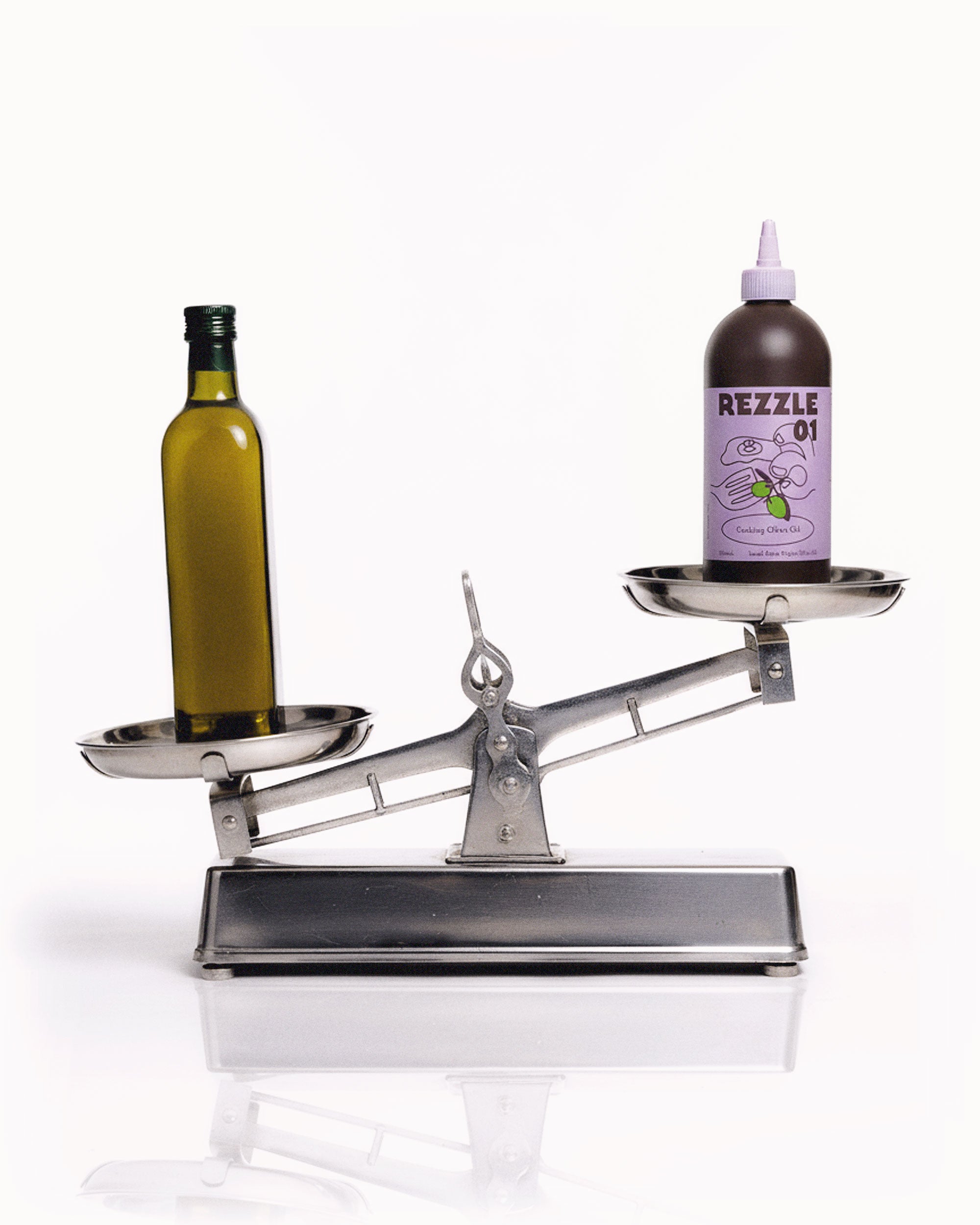 בקבוק לחיץ מול בקבוק זכוכית: האם אתם הורסים את שמן הזית שלכם מבלי לדעת?